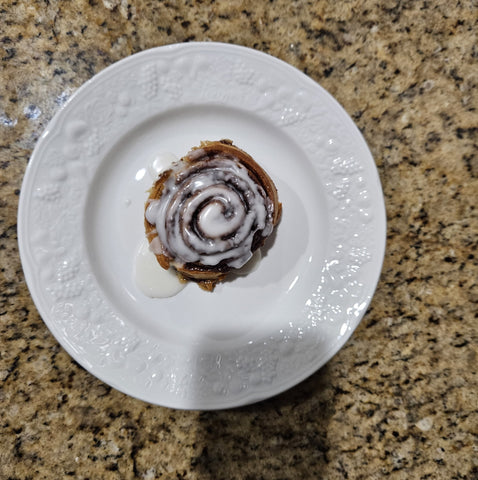 Gourmet Glazed Cinnamon Roll – Hand-Rolled & Freshly Baked
